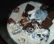 Tort alb cu visine si ciocolata-1