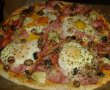 Pizza cu mortadella, ciuperci si oua-0