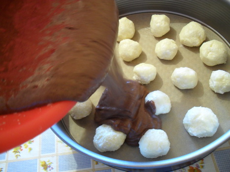 Prajitura cu bombite de branza si nuca de cocos
