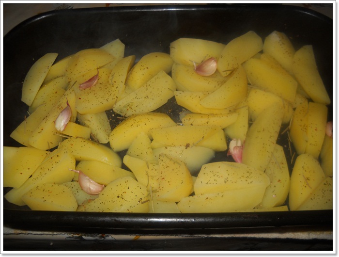 Cartofi aromati la cuptor cu pulpe