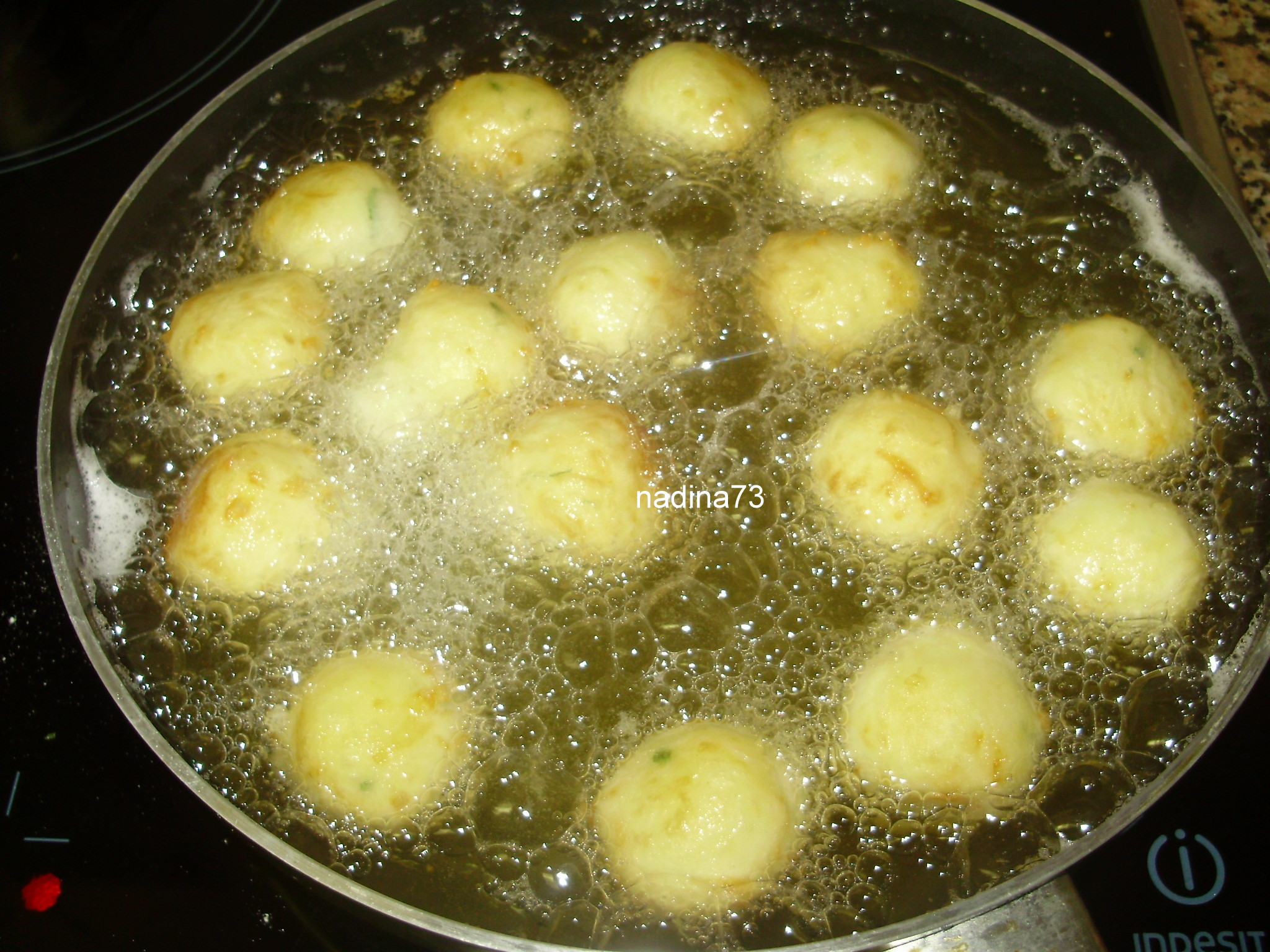 Chiftelute picante de cartofi cu cascaval