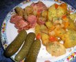 Carne de porc proaspata si afumata,cartofi si bureti,in vasul roman-5