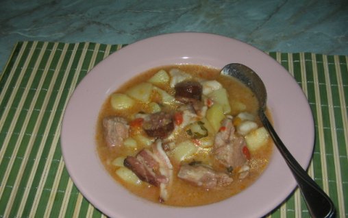 Retete Culinare - Mancare de cartofi cu carne de porc