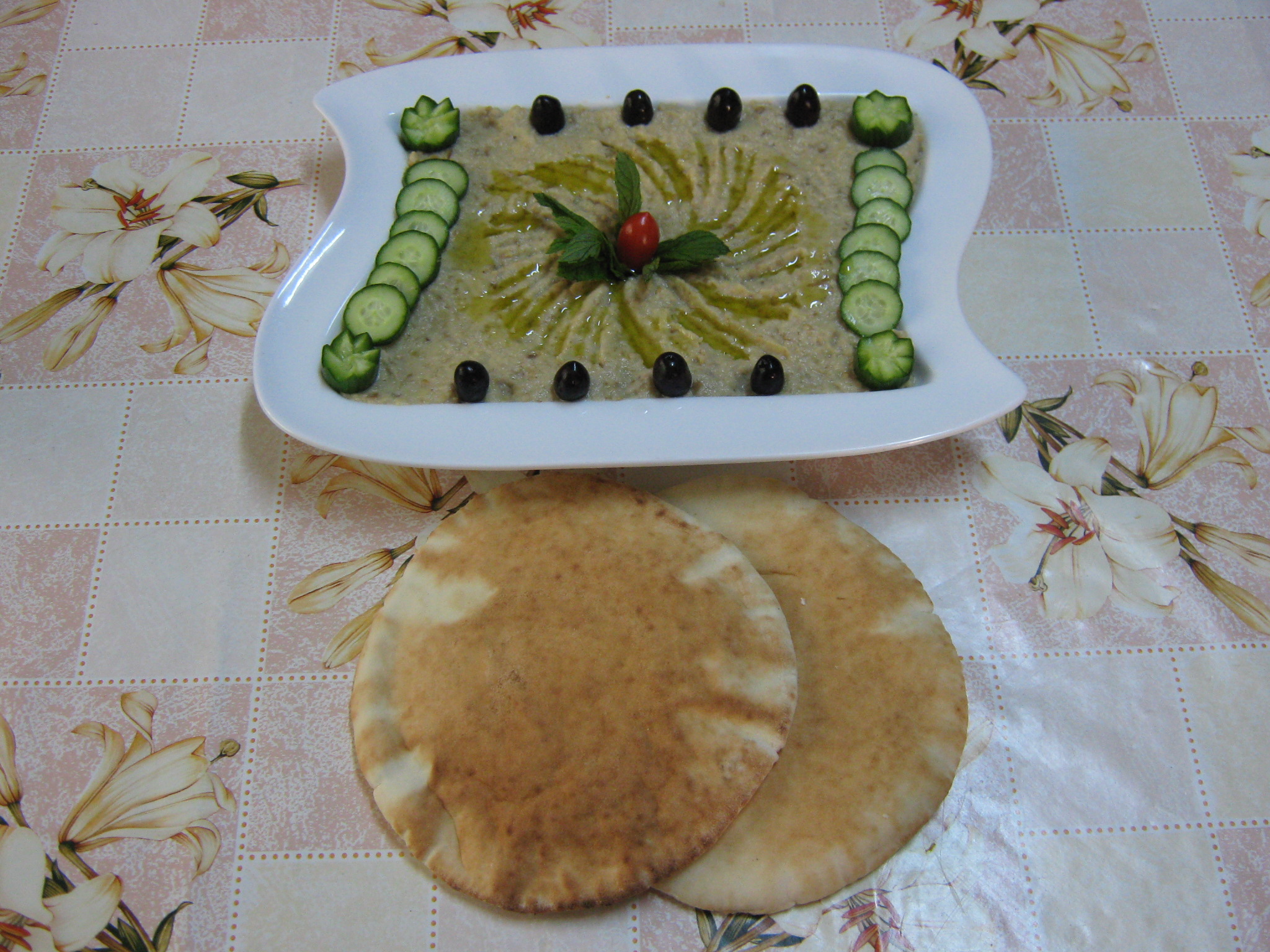 Salata de vinete cu pasta de susan- Mutabal betinjean –specifica tarilor arabe
