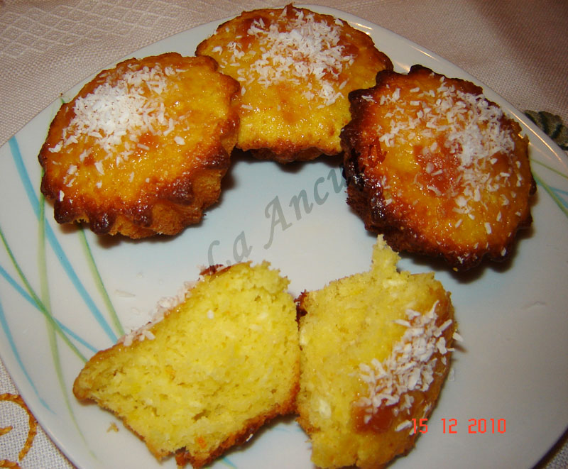 Muffins cu portocala si nuca de cocos