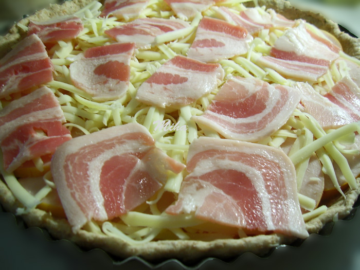 Pizza cu sunca de pui si bacon