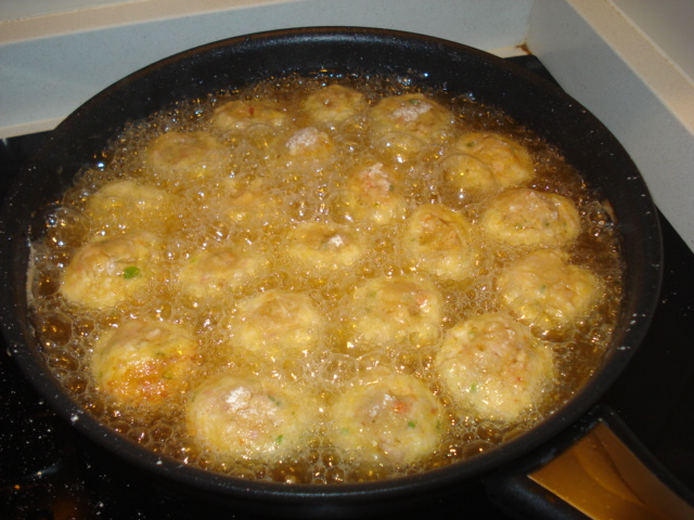 Piftele in sos cu cartofi fierti