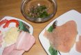 retete culinare - Rulouri din piept de pui umplut si invelit in bacon 79893