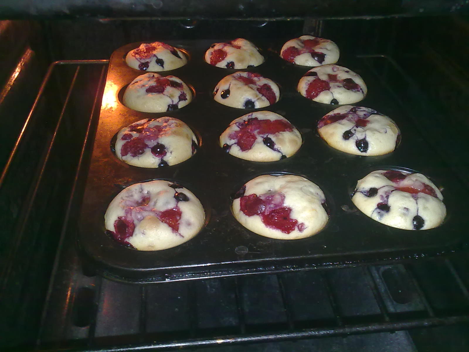 Muffins sau briose cu fructe de padure asortate