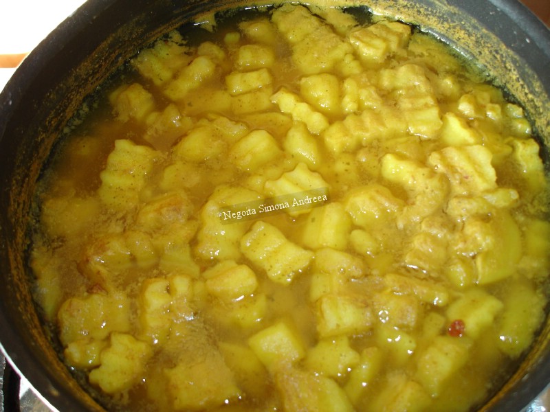 Friptura de porc cu cartofi curry