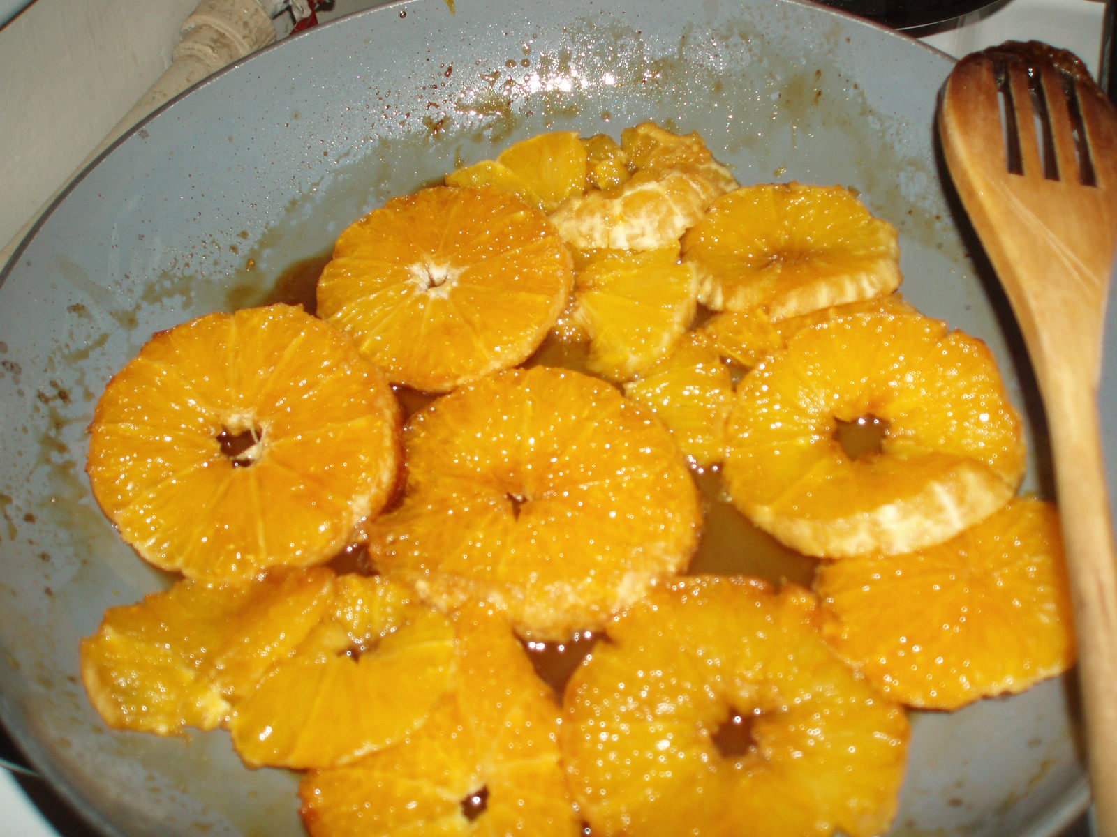 Tarta cu portocale in caramel de mandarine