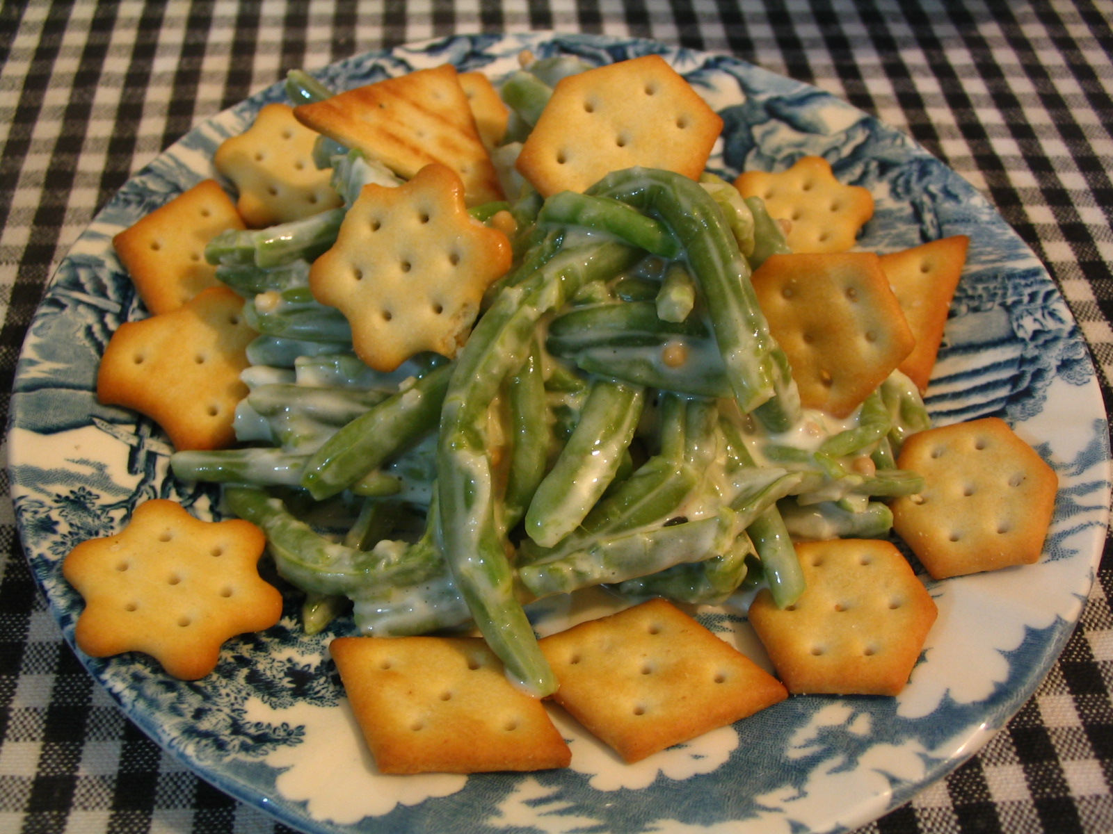 Salata de fasole verde cu maioneza, iaurt si usturoi