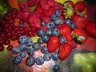 Prajitura cu fructe rosii