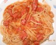 Spaghete cu salam  si sos tomat-2