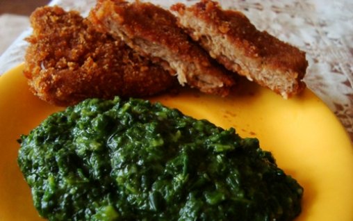Retete Culinare - Spanac cu snitele de soia in crusta rosie