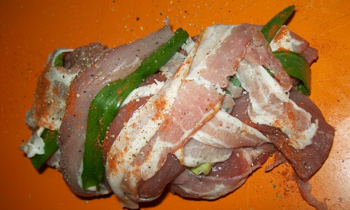 Muschiulet de porc impanat, cu diferite feluri de piureuri