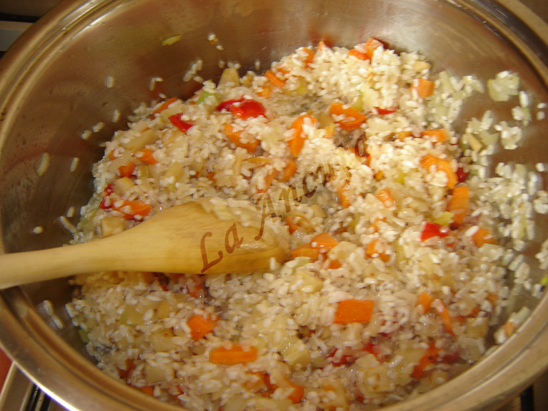 Pilaf de orez cu pui si legume