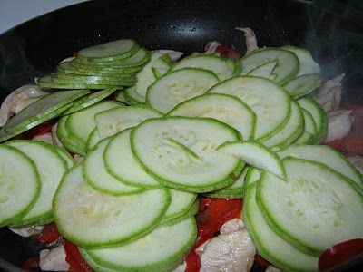Clătite cu pui şi legume