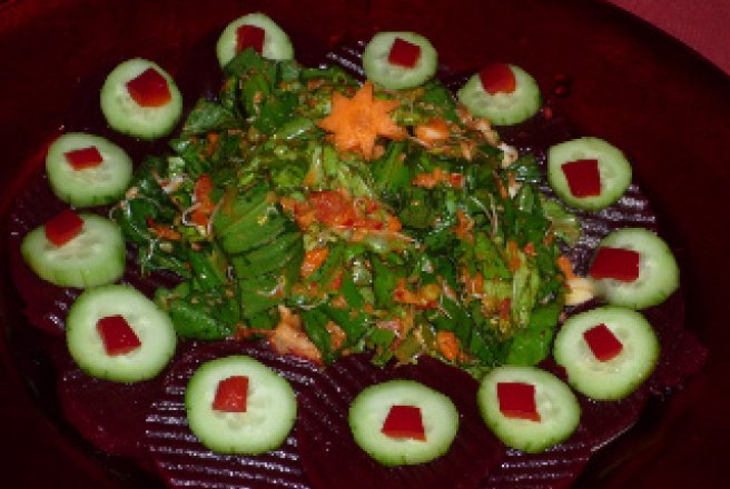 Salata de primavara cu germeni si leurda