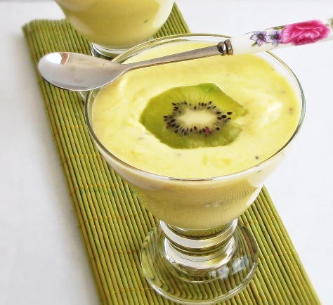 Crema de kiwi la pahar