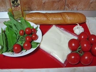 Bruschetta con pomodoro e aglio selvatico