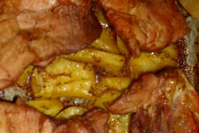 Carne de porc cu cartofi la cuptor