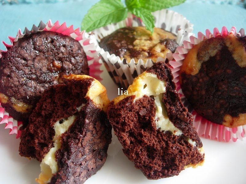 Black and white muffins