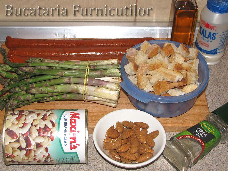 Salata de Sparanghel cu Carnati si Crutoane