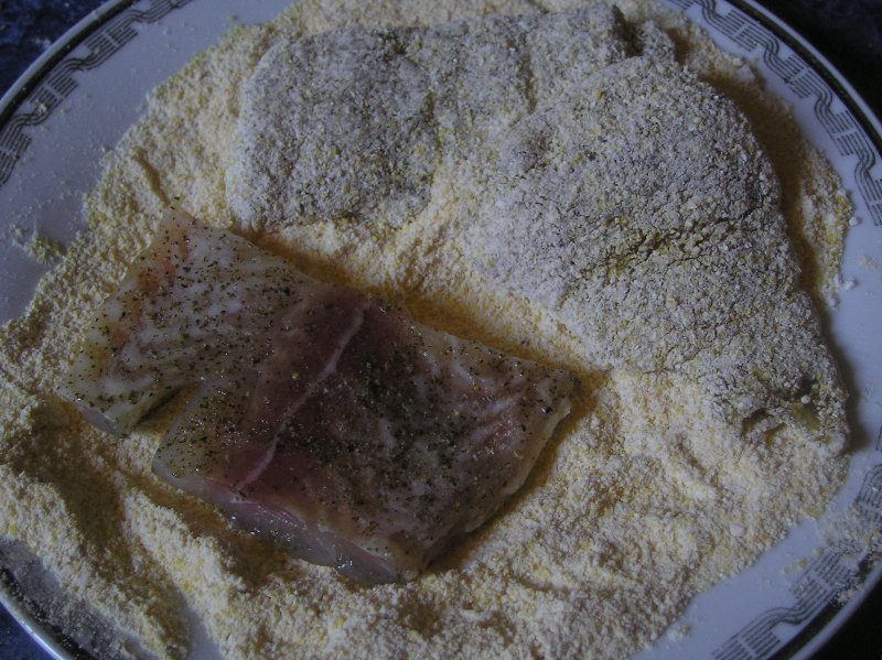 Pangasius in crusta de malai si sos de tarhon