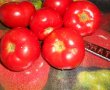 Pastrav pe pat de rosii in sos tomat-4