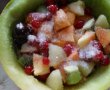 Salata de fructe in cosulet de pepene galben-5