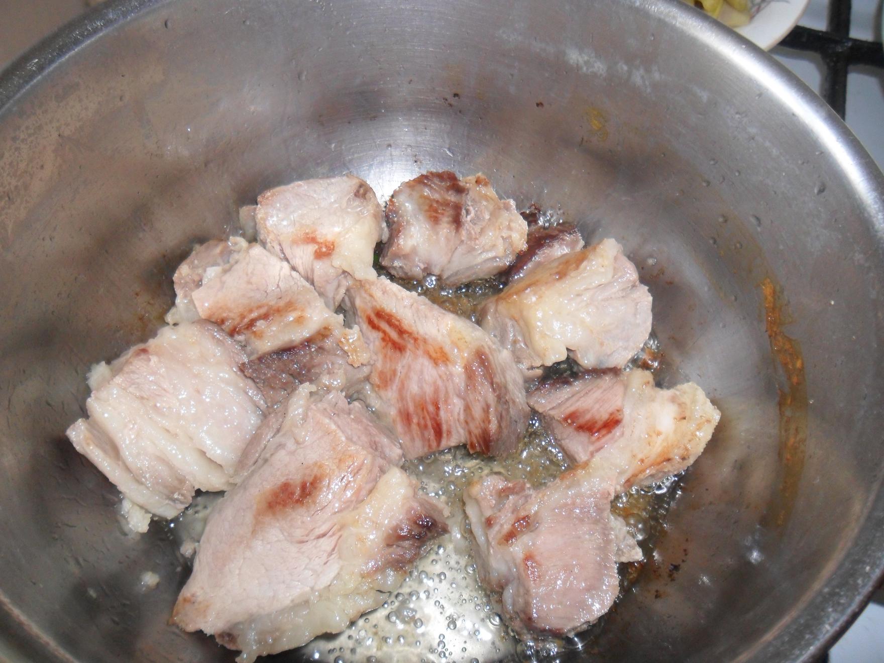 Mancare de fasole verde cu carne de porc