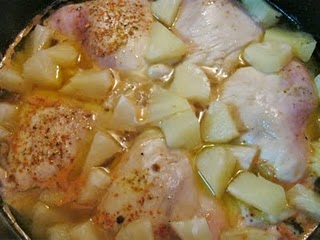 Pulpe de pui picante cu ananas si cartofi aurii