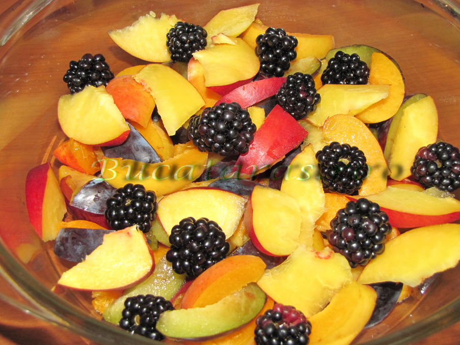 Gratin cu fructe de vara