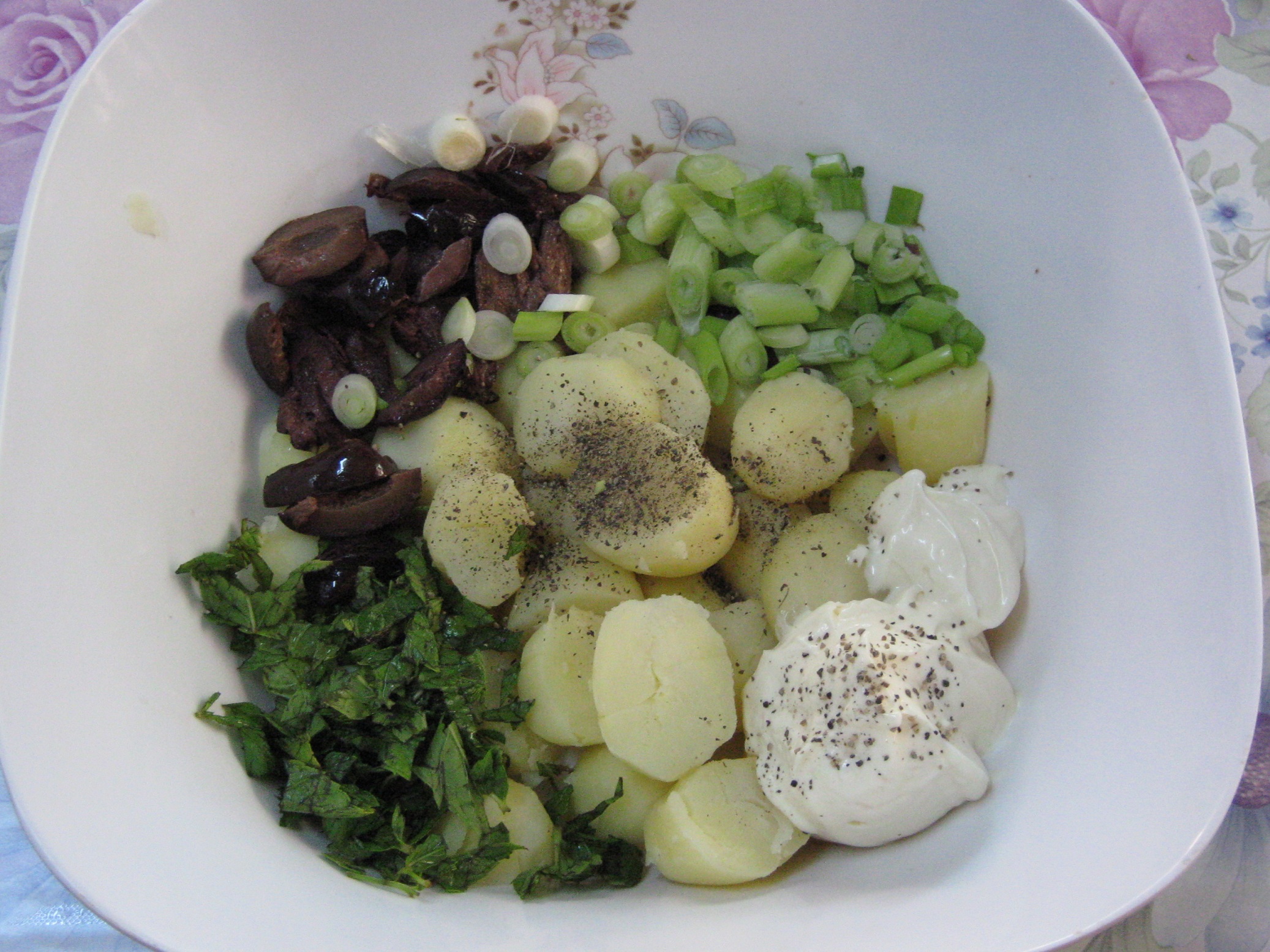 Salata orientala de cartofi noi- specific arabeasca