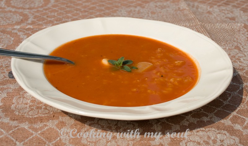 Supa din rosii coapte