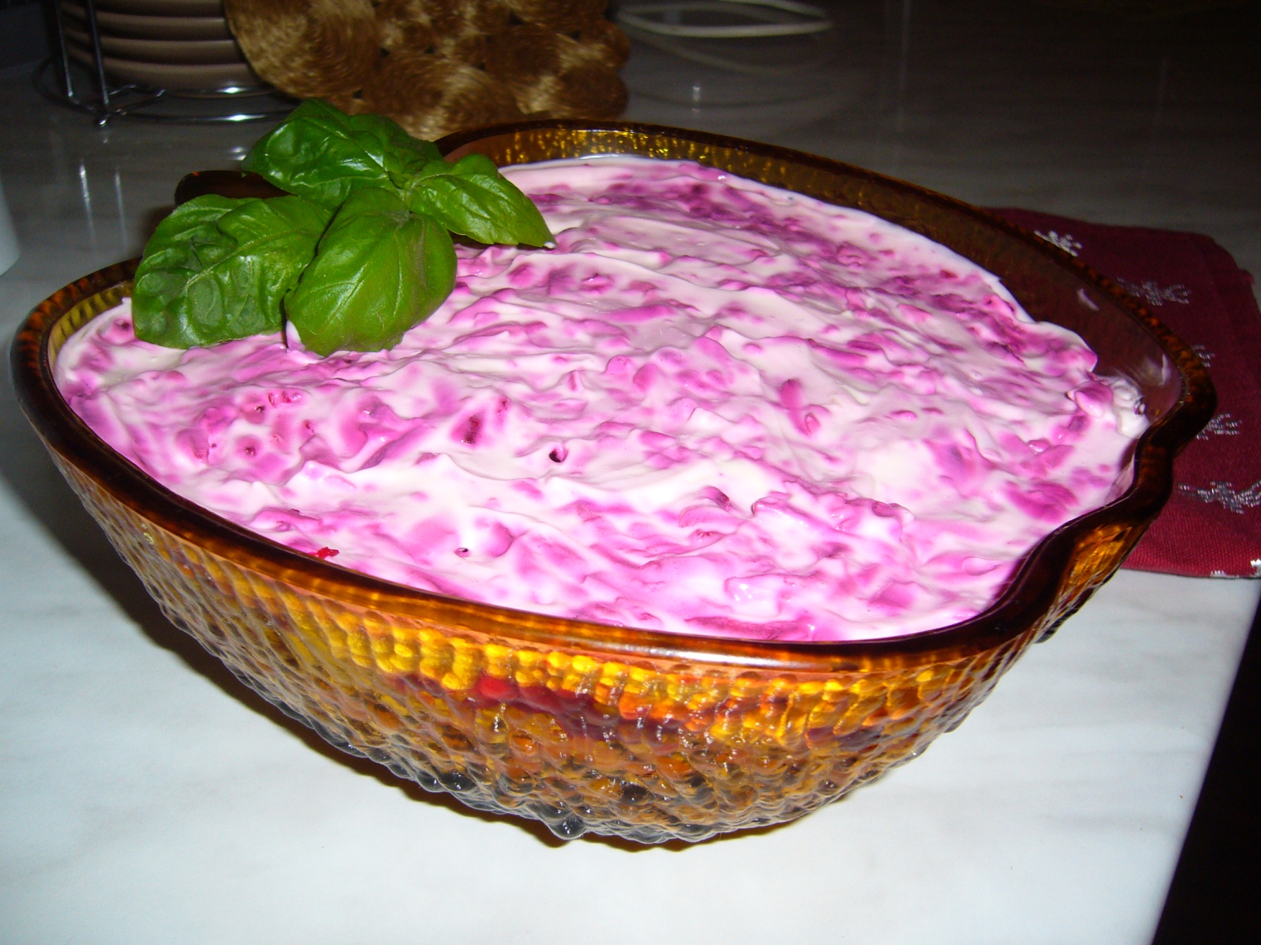 Salata de sfecla rosie si peste marinat