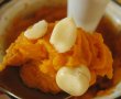 Grisine de chimen cu crema de morcovi si sos de branza-3