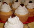 Cupcakes cu merisoare si crema de vanilie-3