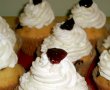Cupcakes cu merisoare si crema de vanilie-5