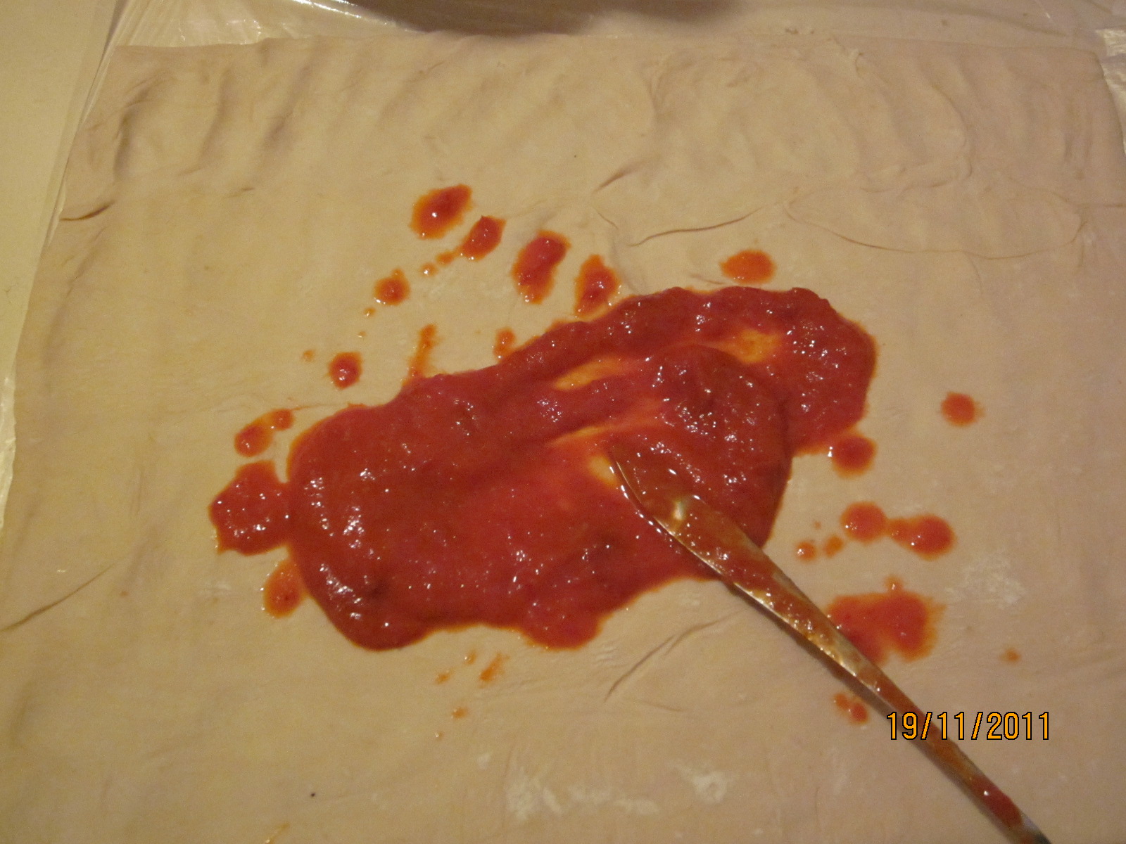 Foietaj cu salam si ketchup