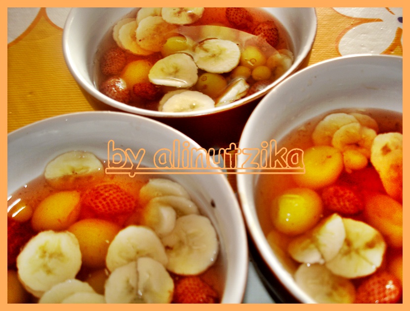 Salata de fructe din compot  + banane