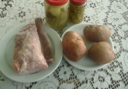 Ciorbă din cotlet de porc, cârnaţ şi legume