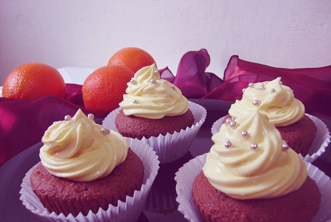 Red velvet cupcakes cu cremă de portocale