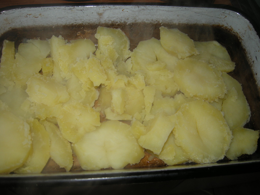 Garnitura cartofi cu branza la cuptor