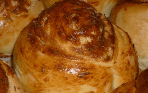 Retete Culinare - Chifle cu parmezan si chimen