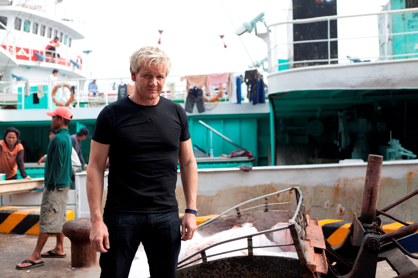 Aventura inedita a unui bucatar excentric, Gordon Ramsay printre rechini, in 10 februarie la TV Paprika