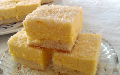 Retete Culinare - Prajitura cu nuca de cocos si crema de vanilie