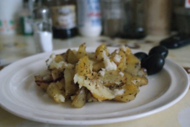 Cartofi cu ierburi aromate la cuptor si mujdei
