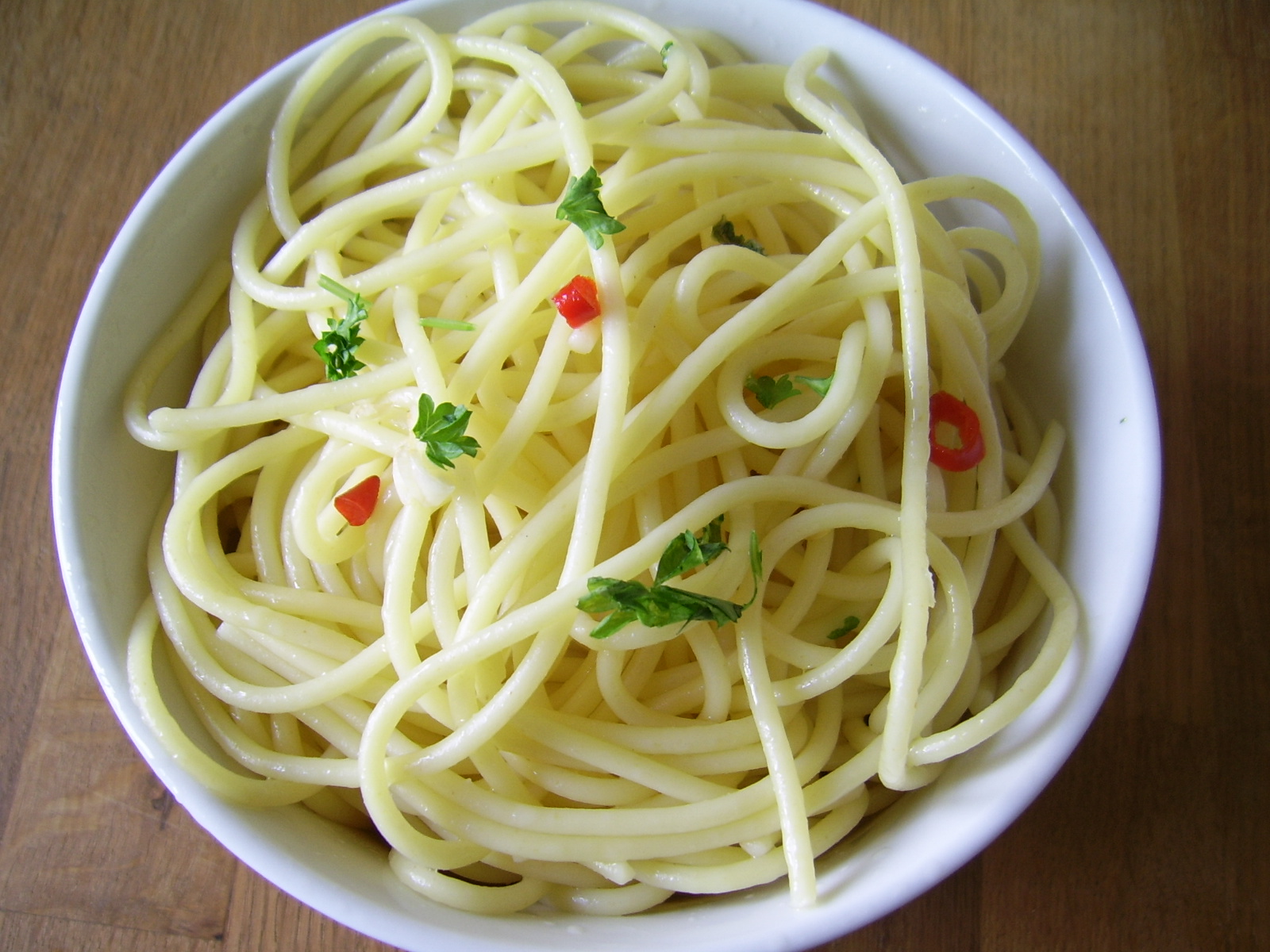 Spaghetti AOP (aglio, olio e peperoncino)